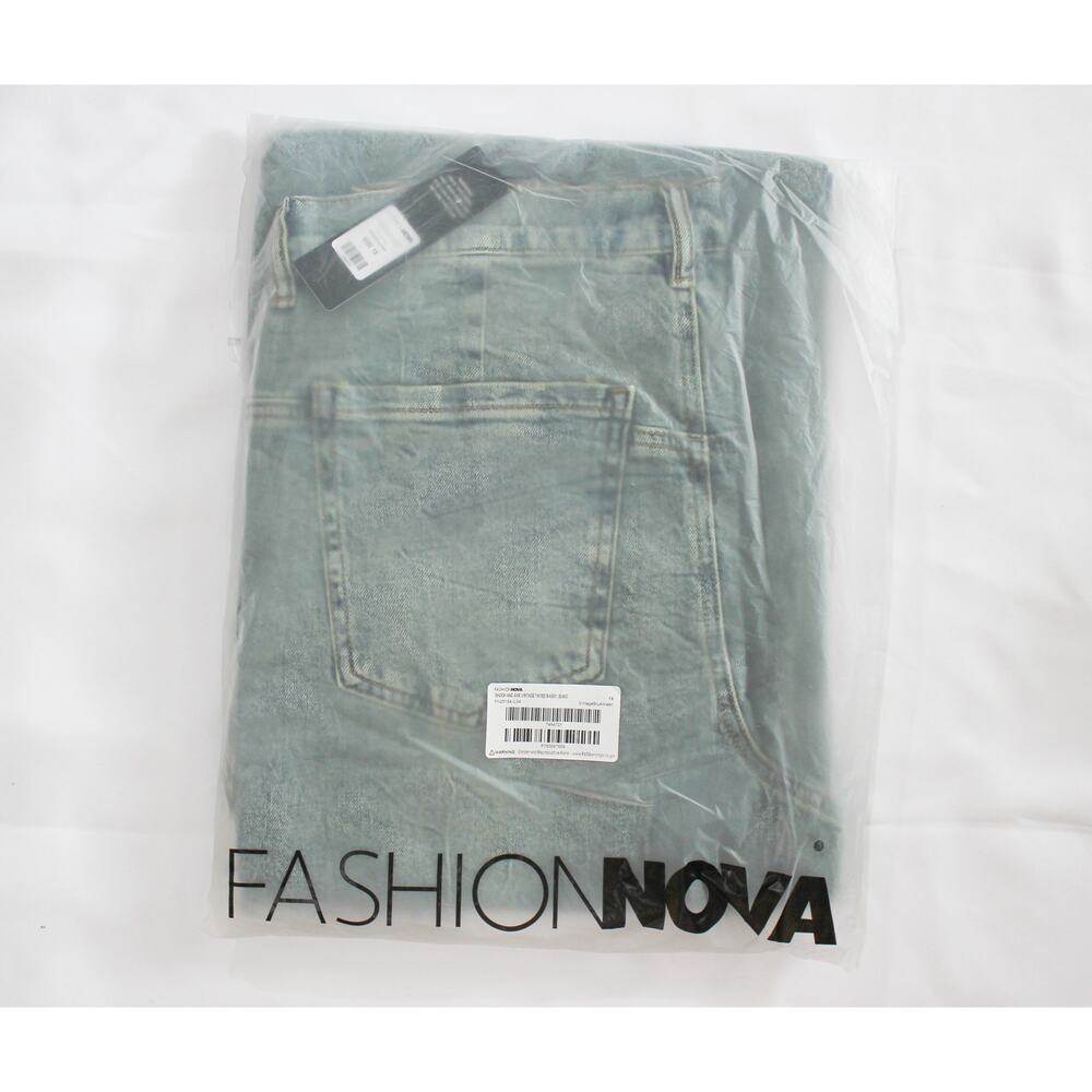 Fashion Nova Shock and Awe Vintage Tinted Baggy Jeans Size 13 NWT Blue Wash